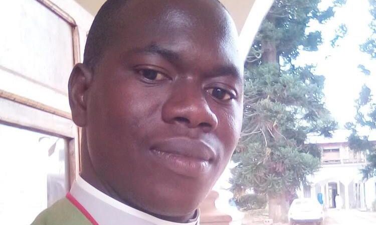 INSTALLATION DU NOUVEAU CURE DE LA PAROISSE NYABITARE